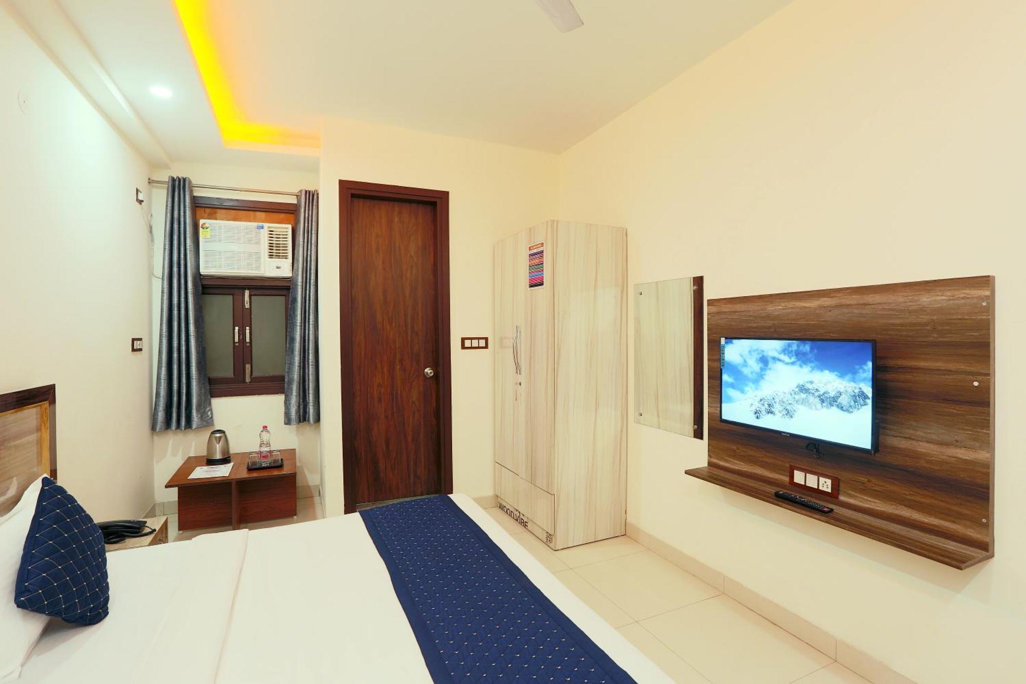 Couette-café Red Velvet-airport Drop Free Delhi *