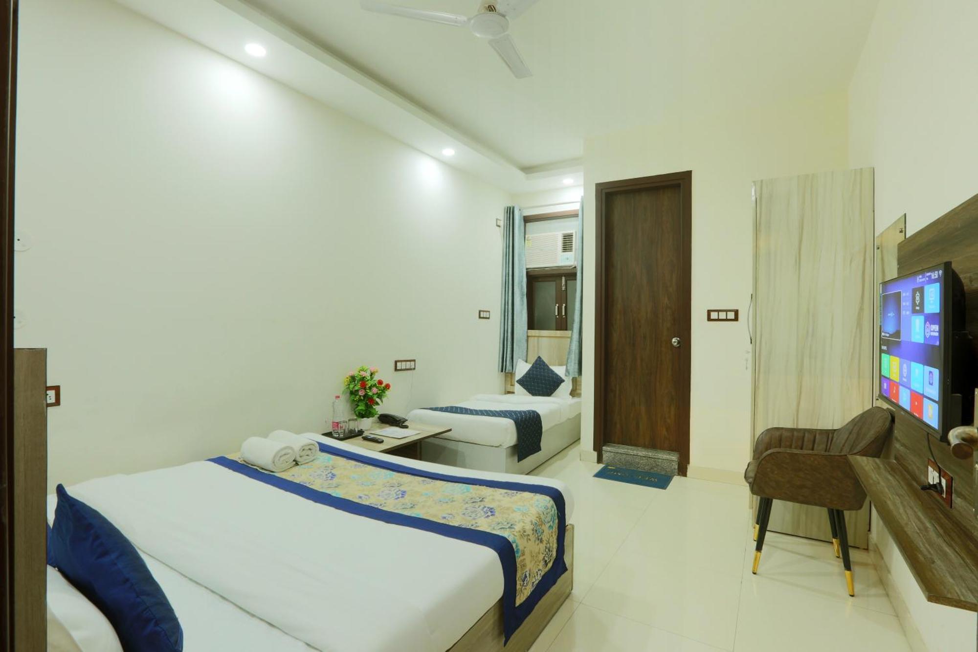 Couette-café Red Velvet-airport Drop Free Delhi New Delhi