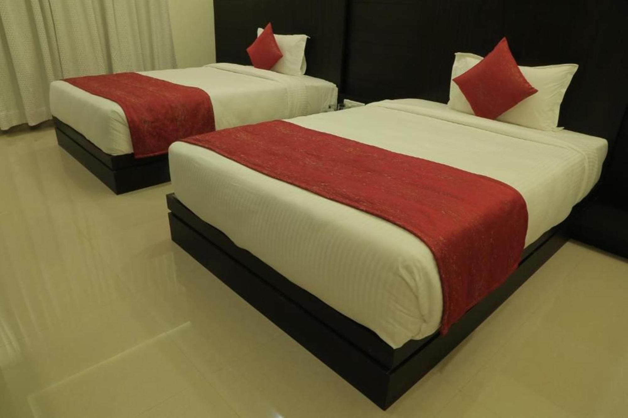 Couette-café Red Velvet-airport Drop Free Delhi New Delhi